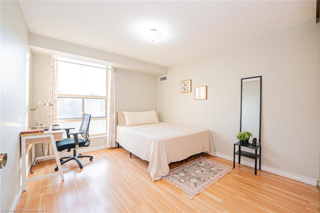 304-18 Knightsbridge Road, Peel, ON - Indoor Photo Showing Bedroom