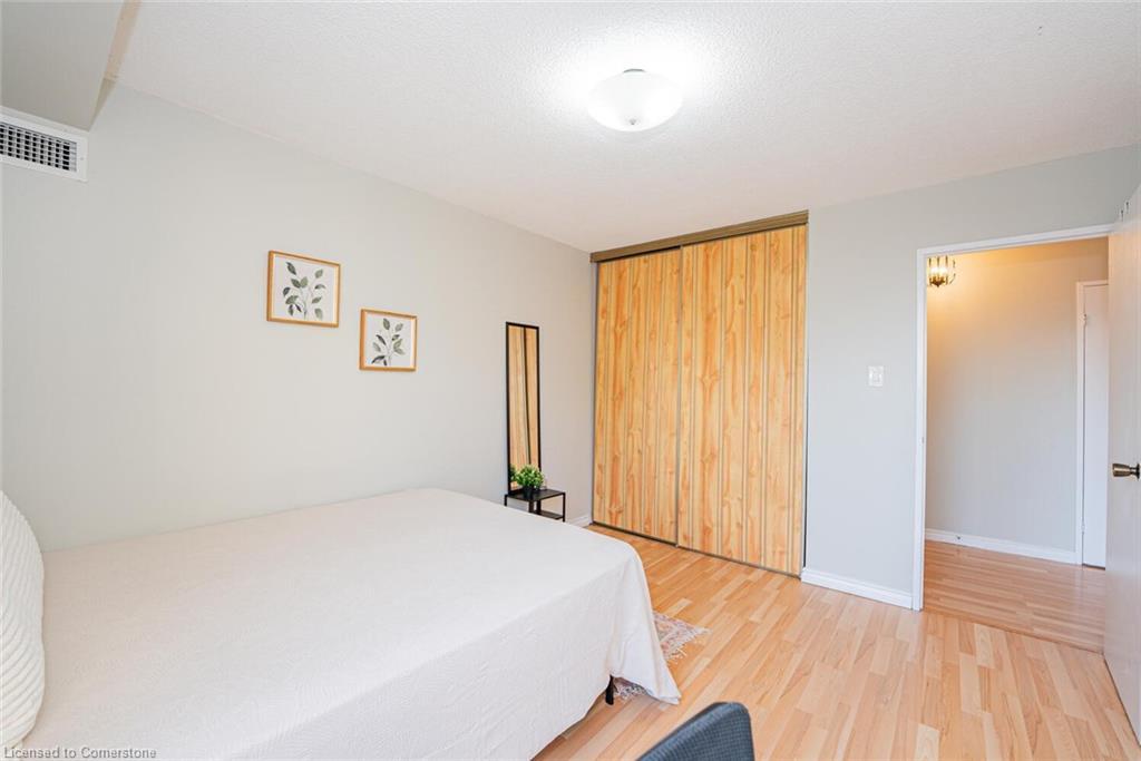 304-18 Knightsbridge Road, Peel, ON - Indoor Photo Showing Bedroom