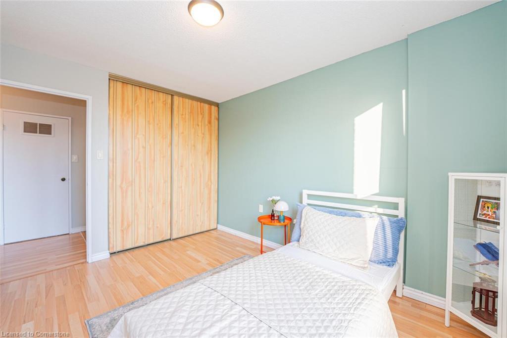 304-18 Knightsbridge Road, Peel, ON - Indoor Photo Showing Bedroom