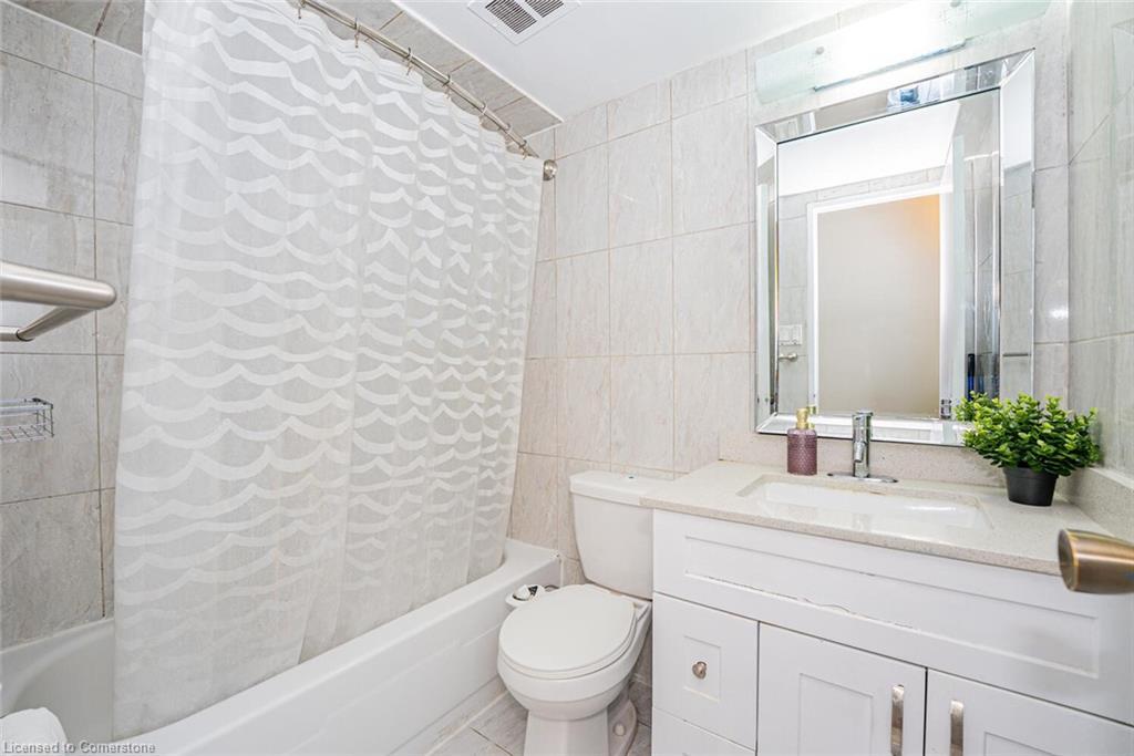 304-18 Knightsbridge Road, Peel, ON - Indoor Photo Showing Bathroom