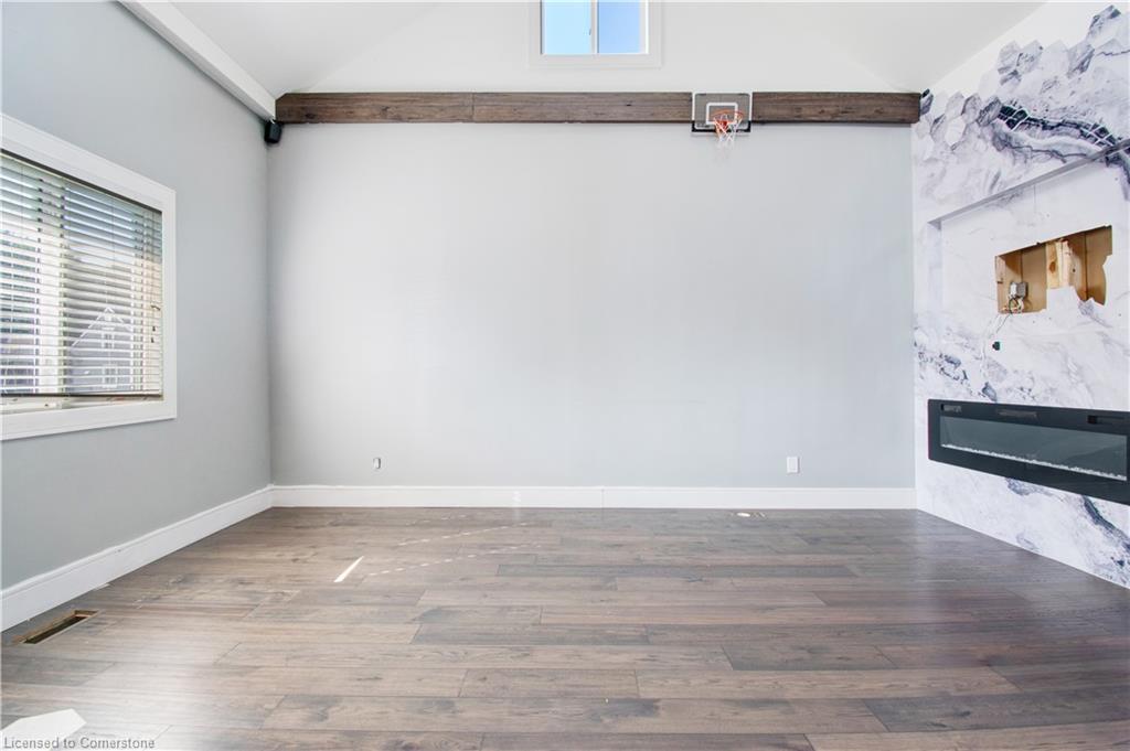 85 East 37Th Street, Hamilton, ON - Indoor Photo Showing Other Room With Fireplace