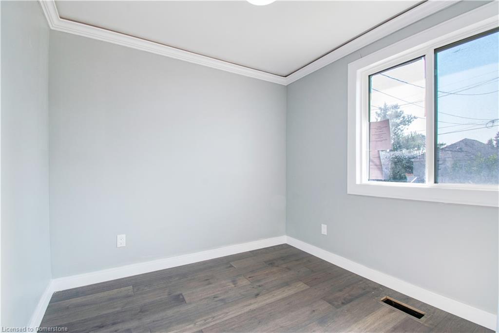 85 East 37Th Street, Hamilton, ON - Indoor Photo Showing Other Room