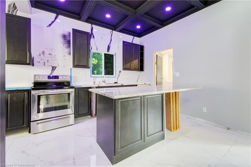 85 East 37Th Street, Hamilton, ON - Indoor Photo Showing Kitchen
