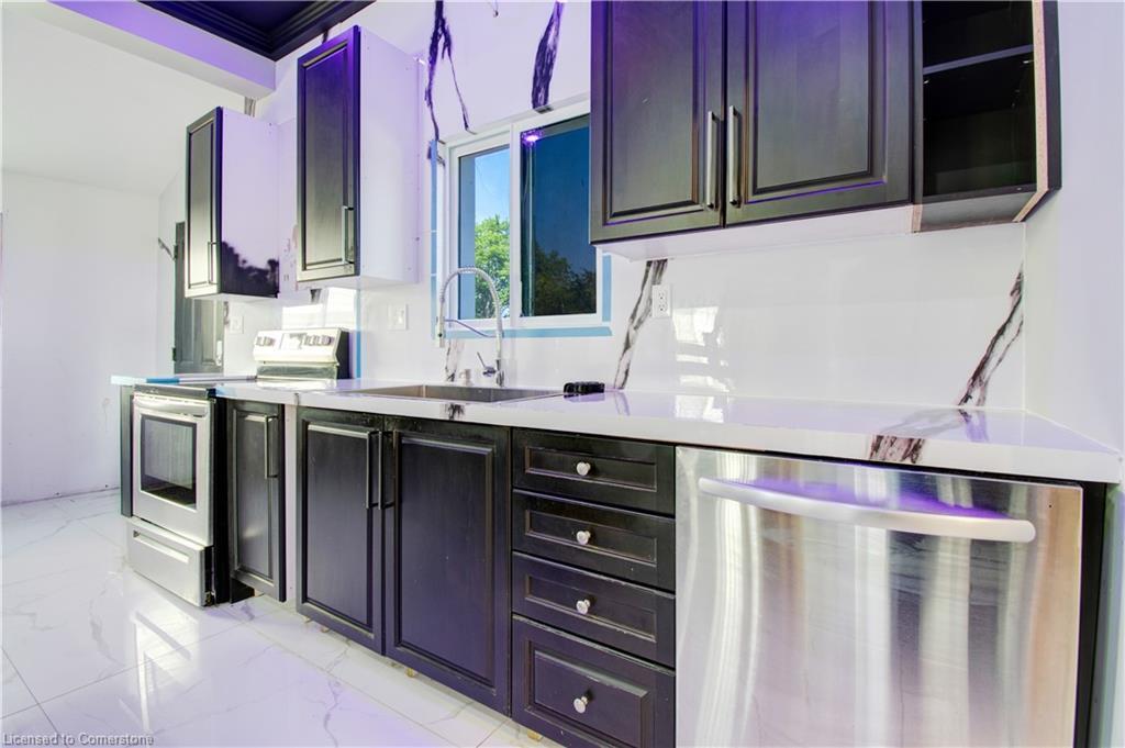 85 East 37Th Street, Hamilton, ON - Indoor Photo Showing Kitchen