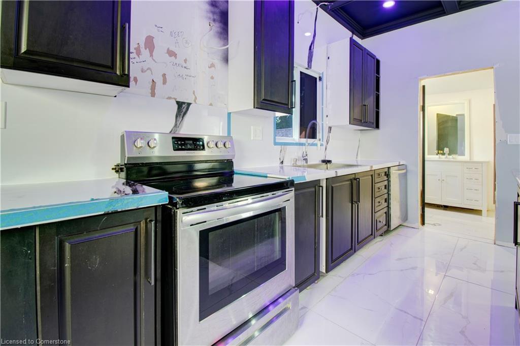 85 East 37Th Street, Hamilton, ON - Indoor Photo Showing Kitchen