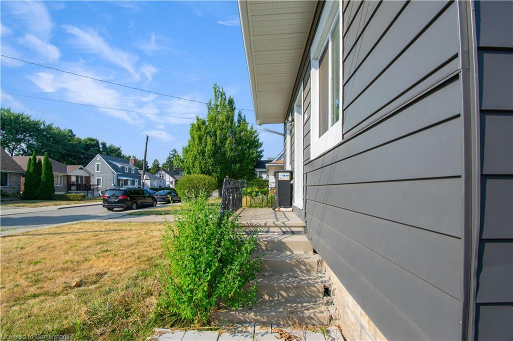 85 East 37Th Street, Hamilton, ON - Outdoor With Exterior