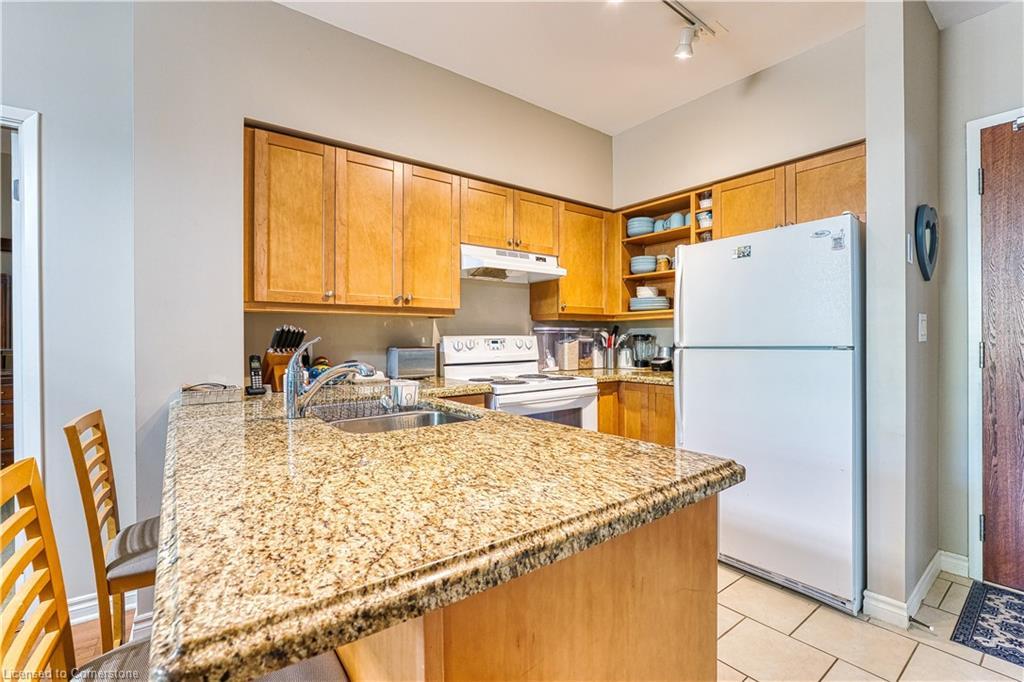 103-400 Romeo Street N, Stratford, ON - Indoor Photo Showing Kitchen