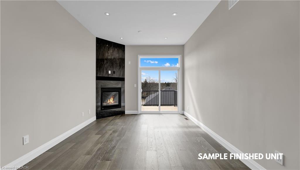 920 Garden Court Crescent, Woodstock, ON - Indoor With Fireplace