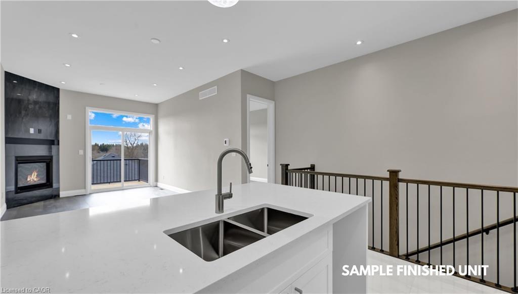 924 Garden Court Crescent, Woodstock, ON - Indoor Photo Showing Kitchen With Double Sink