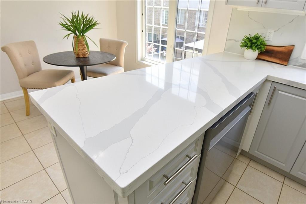45 Ohara Lane, Hamilton, ON - Indoor Photo Showing Dining Room