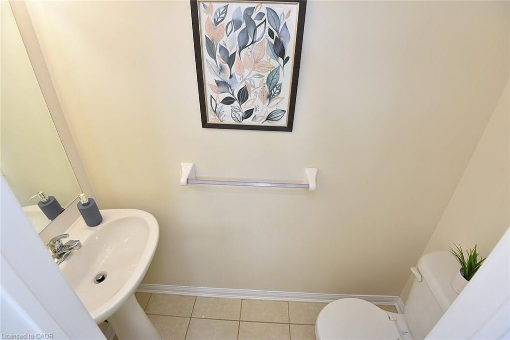 45 Ohara Lane, Hamilton, ON - Indoor Photo Showing Bathroom