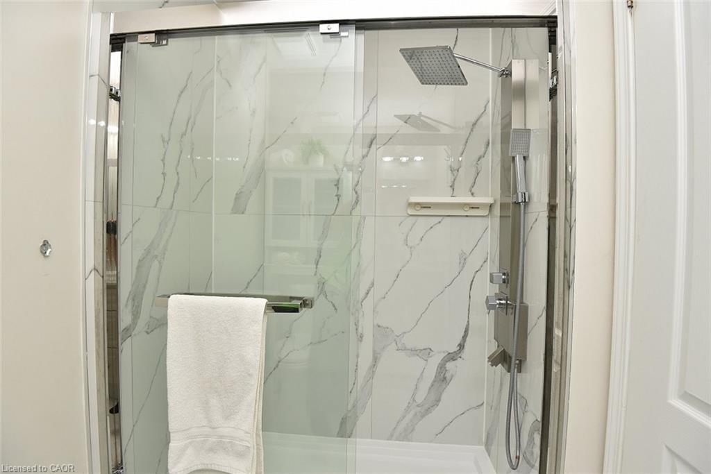 45 Ohara Lane, Hamilton, ON - Indoor Photo Showing Bathroom