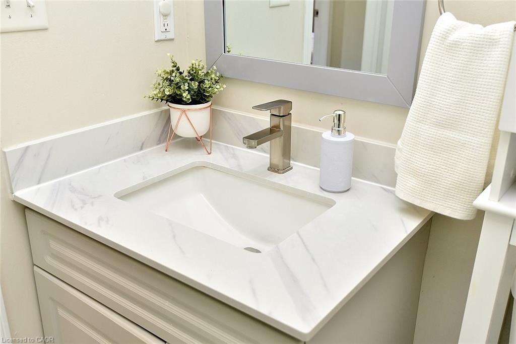 45 Ohara Lane, Hamilton, ON - Indoor Photo Showing Bathroom