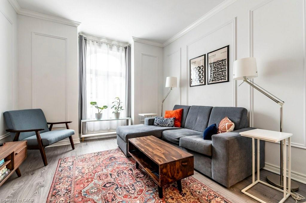 346 Hughson Street N, Hamilton, ON - Indoor Photo Showing Living Room