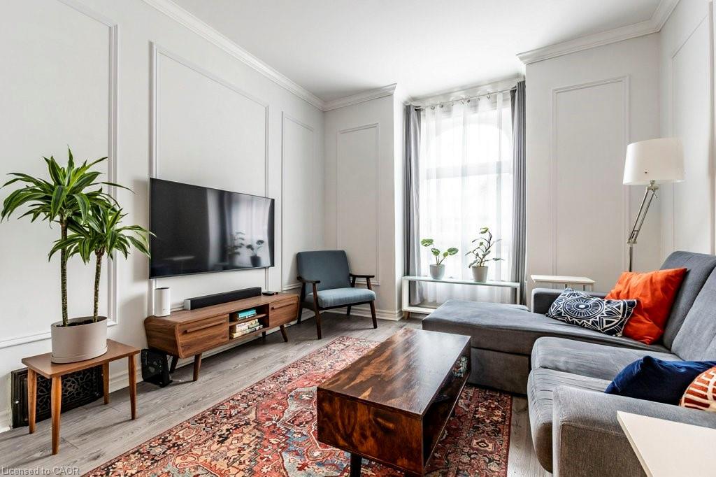 346 Hughson Street N, Hamilton, ON - Indoor Photo Showing Living Room