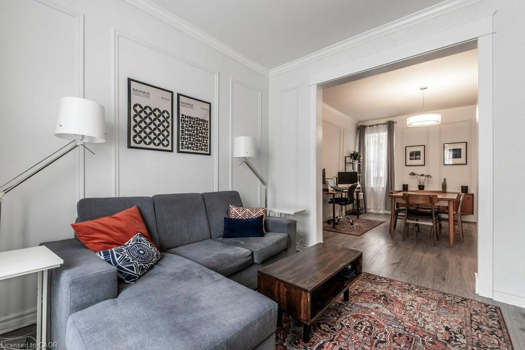 346 Hughson Street N, Hamilton, ON - Indoor Photo Showing Living Room