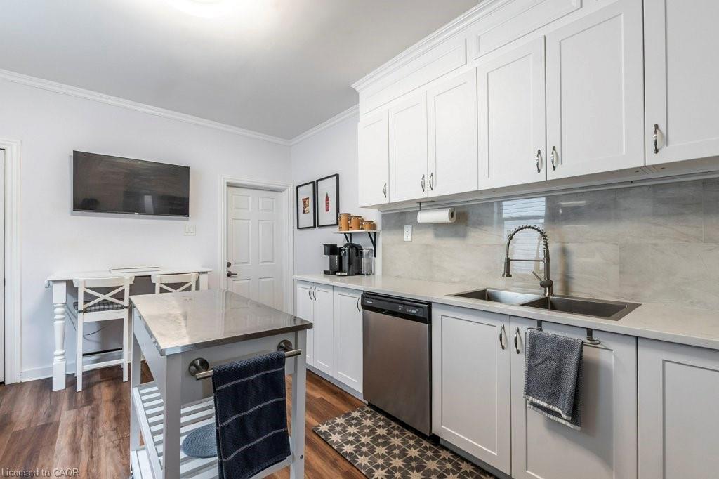 346 Hughson Street N, Hamilton, ON - Indoor Photo Showing Kitchen