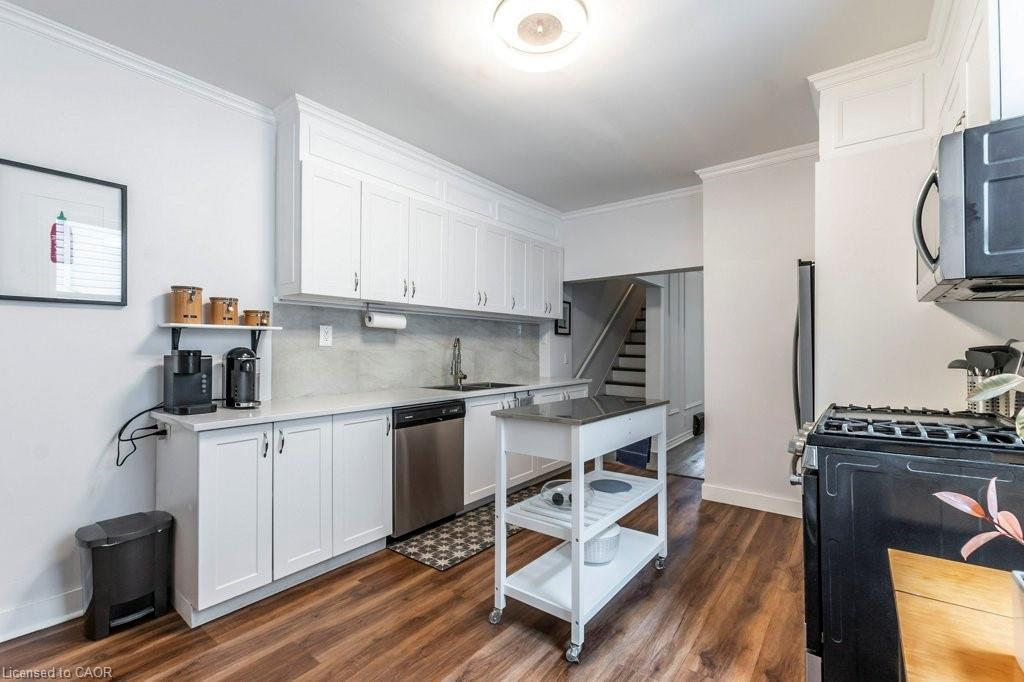 346 Hughson Street N, Hamilton, ON - Indoor Photo Showing Kitchen