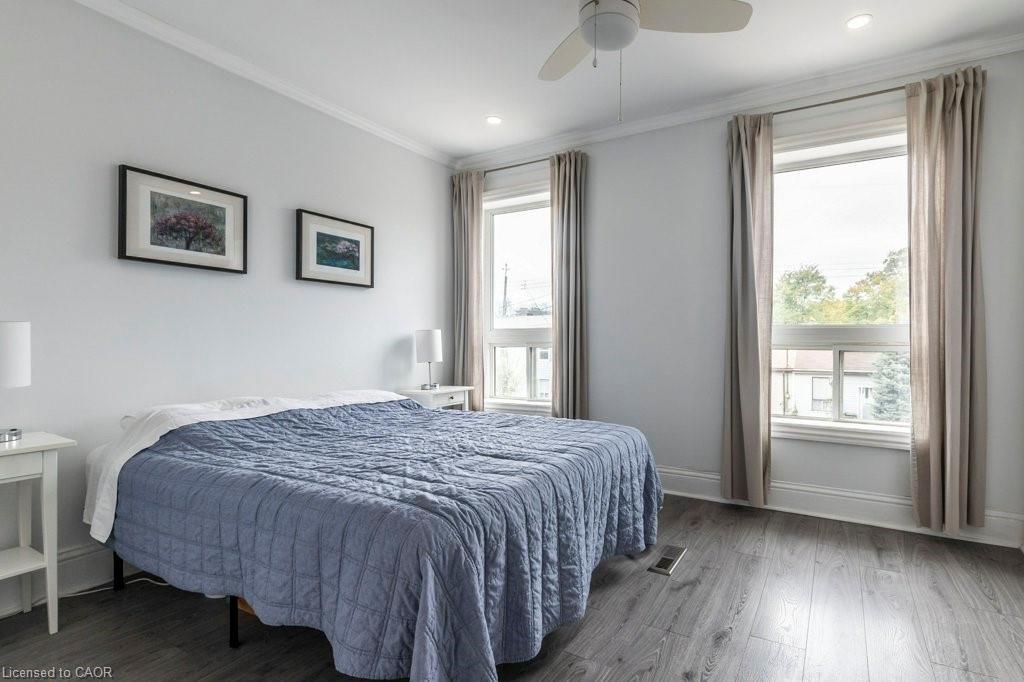 346 Hughson Street N, Hamilton, ON - Indoor Photo Showing Bedroom