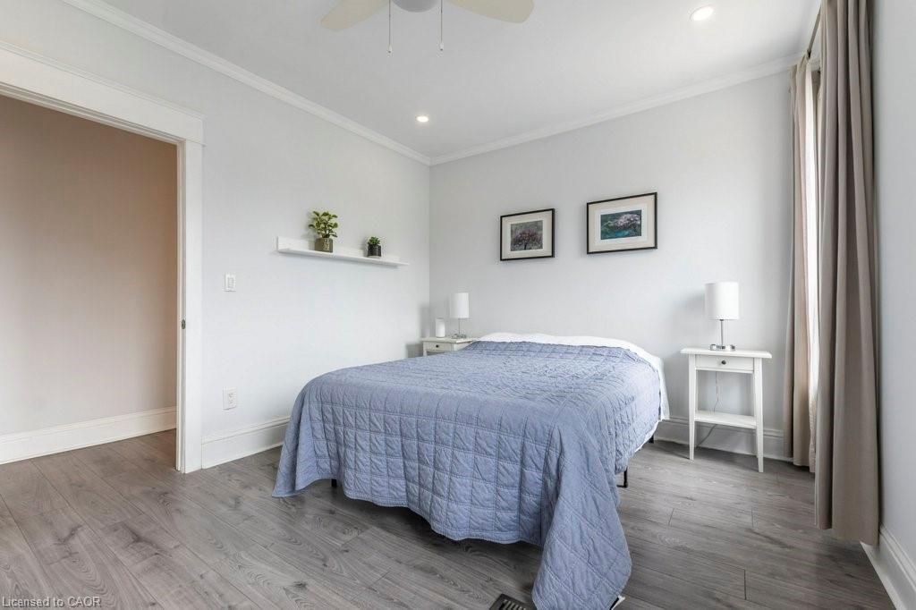346 Hughson Street N, Hamilton, ON - Indoor Photo Showing Bedroom