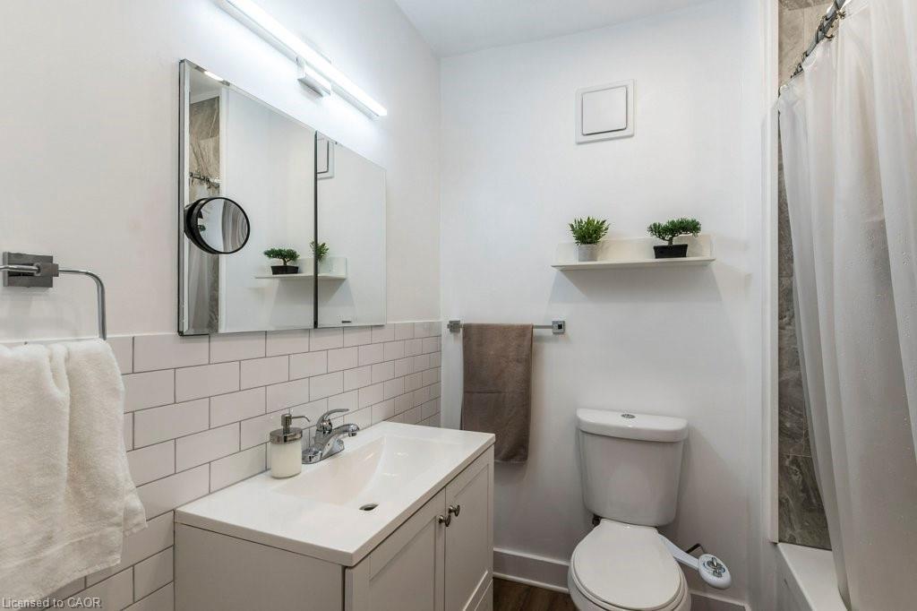 346 Hughson Street N, Hamilton, ON - Indoor Photo Showing Bathroom