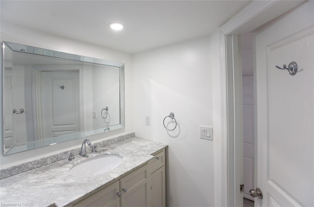 346 Hughson Street N, Hamilton, ON - Indoor Photo Showing Bathroom