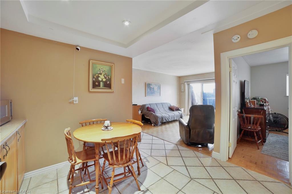 808-8 Woodman Drive S, Hamilton, ON - Indoor Photo Showing Dining Room