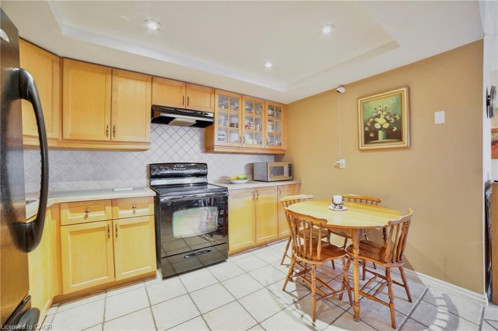 808-8 Woodman Drive S, Hamilton, ON - Indoor Photo Showing Kitchen