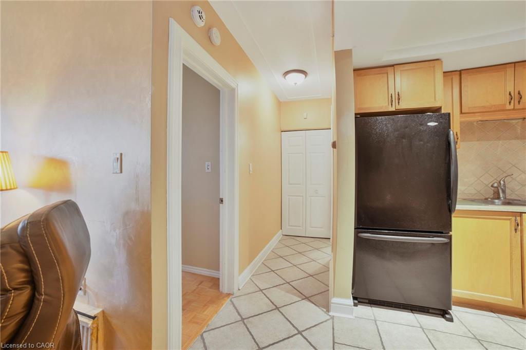 808-8 Woodman Drive S, Hamilton, ON - Indoor Photo Showing Kitchen