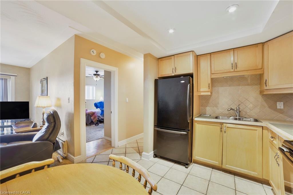 808-8 Woodman Drive S, Hamilton, ON - Indoor Photo Showing Kitchen With Double Sink