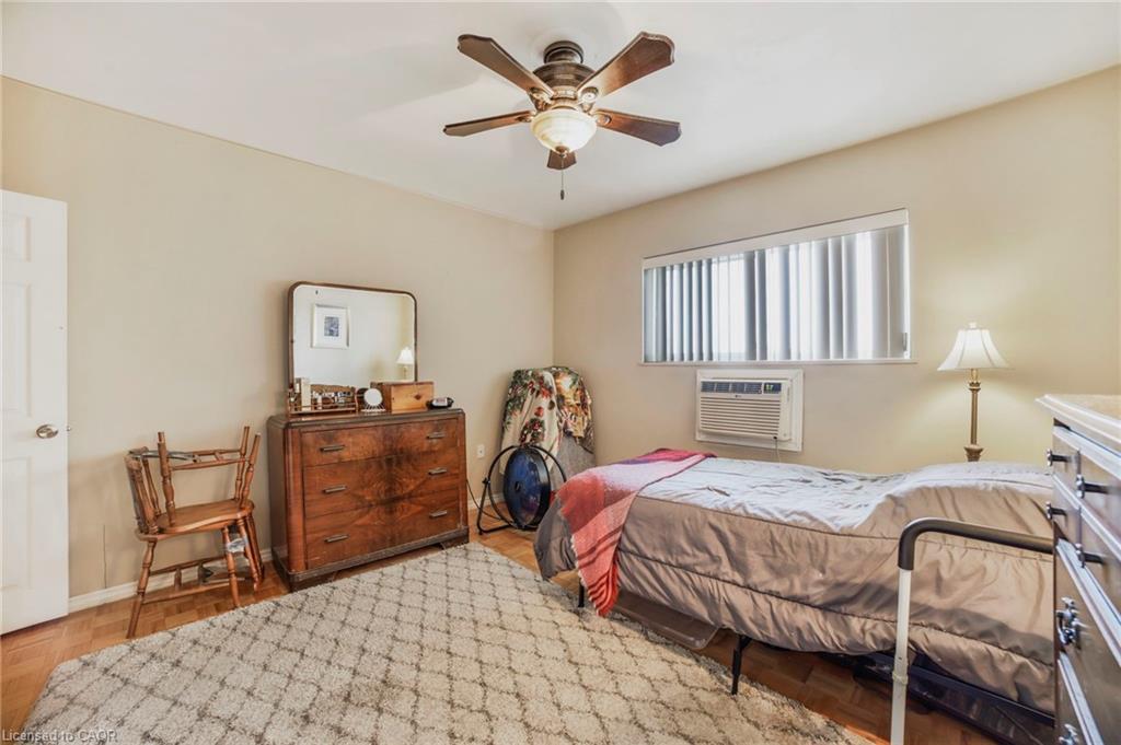 808-8 Woodman Drive S, Hamilton, ON - Indoor Photo Showing Bedroom