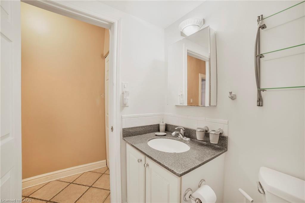 808-8 Woodman Drive S, Hamilton, ON - Indoor Photo Showing Bathroom