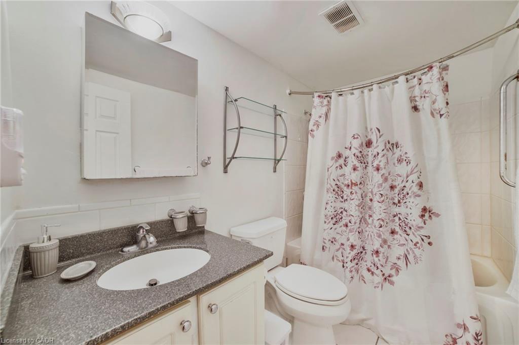 808-8 Woodman Drive S, Hamilton, ON - Indoor Photo Showing Bathroom
