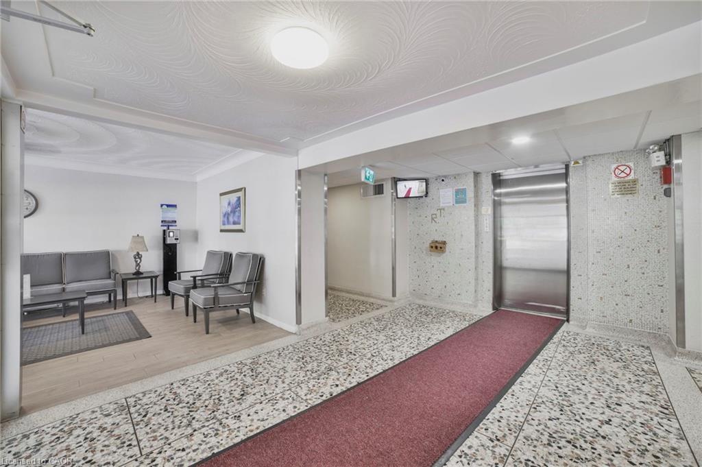 808-8 Woodman Drive S, Hamilton, ON - Indoor Photo Showing Other Room