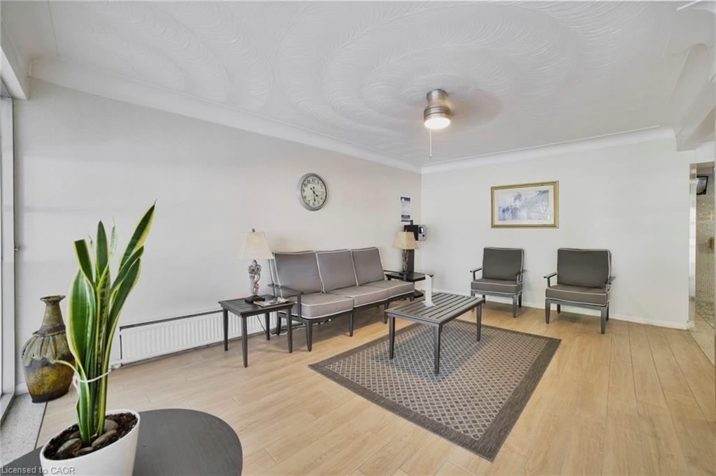 808-8 Woodman Drive S, Hamilton, ON - Indoor Photo Showing Other Room