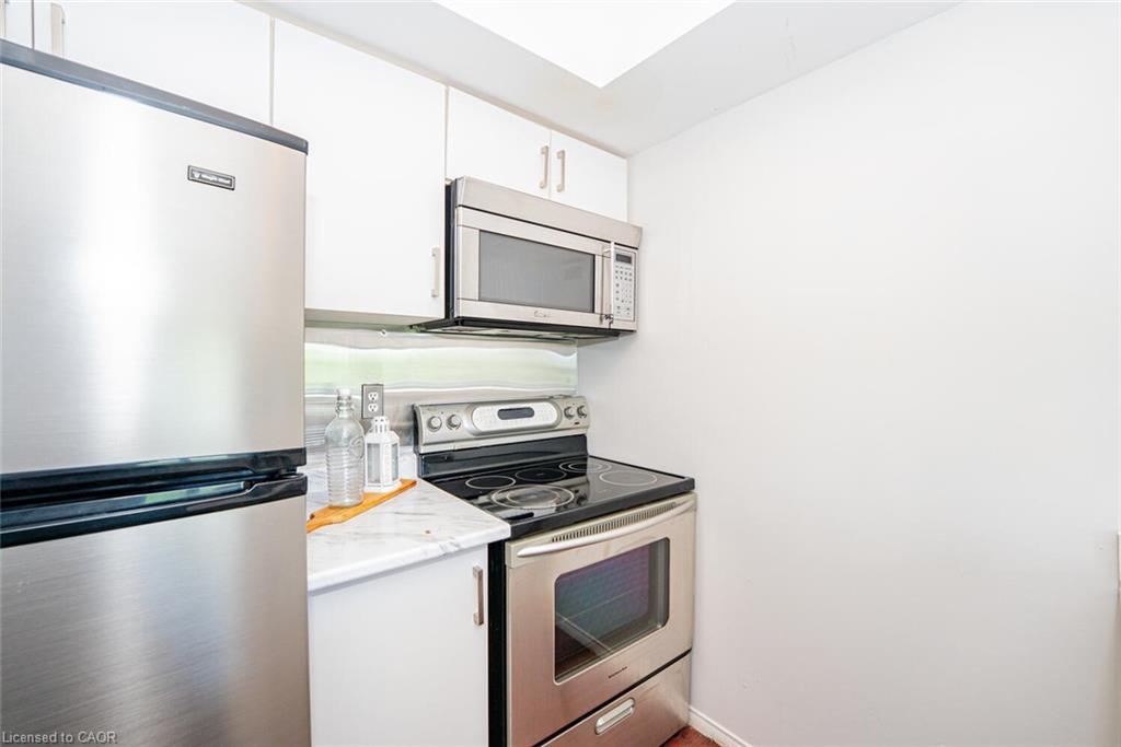 212-103 Bristol Road E, Mississauga, ON - Indoor Photo Showing Kitchen