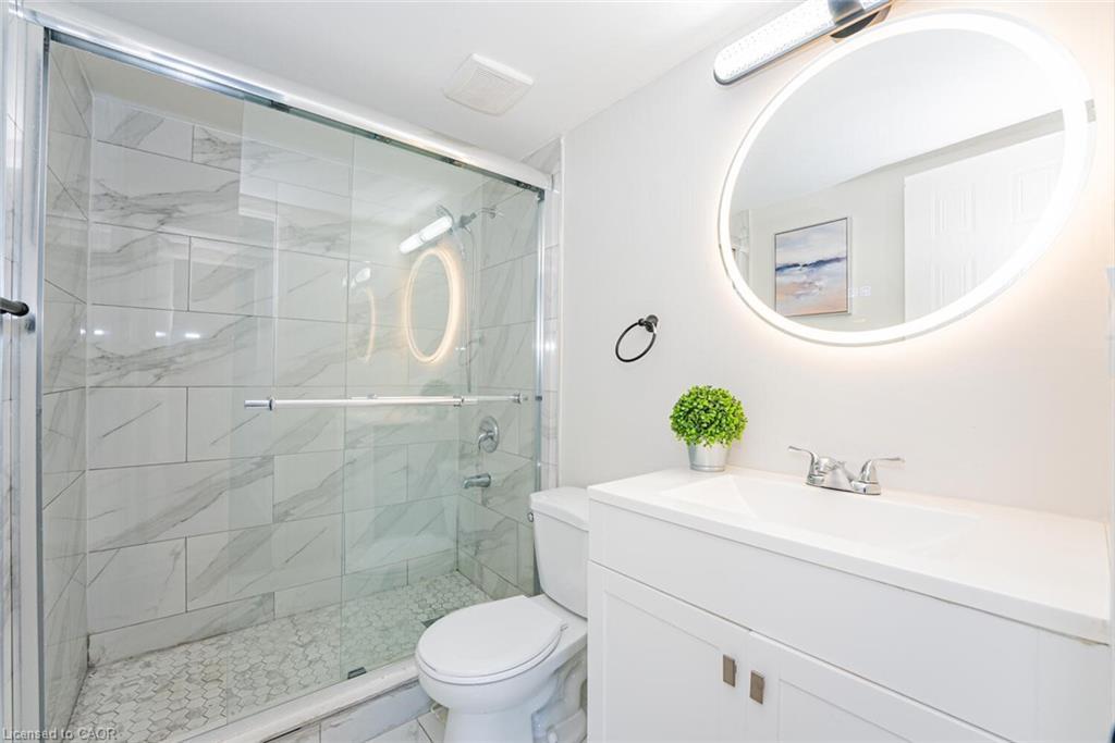 212-103 Bristol Road E, Mississauga, ON - Indoor Photo Showing Bathroom