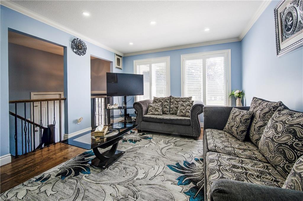 258 Saginaw Parkway, Cambridge, ON - Indoor Photo Showing Living Room
