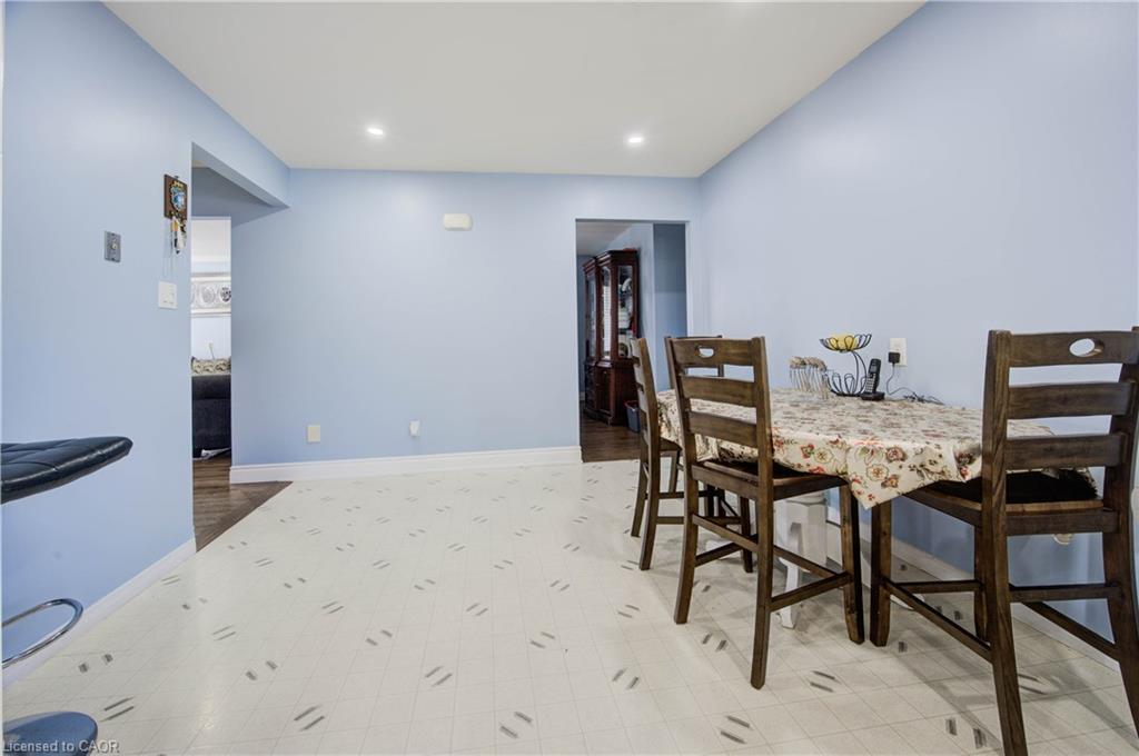 258 Saginaw Parkway, Cambridge, ON - Indoor Photo Showing Dining Room