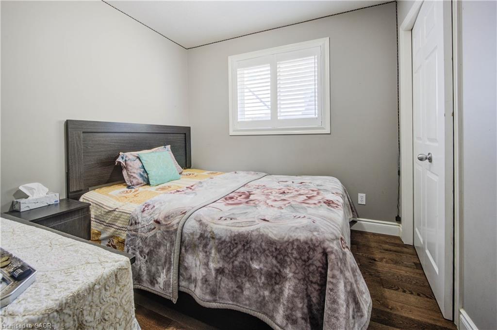 258 Saginaw Parkway, Cambridge, ON - Indoor Photo Showing Bedroom