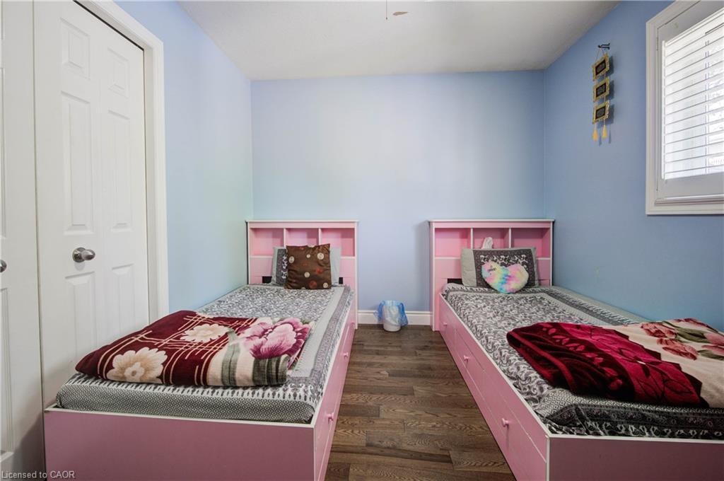 258 Saginaw Parkway, Cambridge, ON - Indoor Photo Showing Bedroom