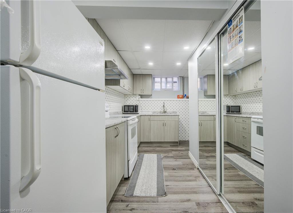 258 Saginaw Parkway, Cambridge, ON - Indoor Photo Showing Kitchen