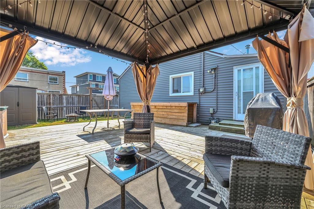 104 Southworth Street, Welland, ON - Outdoor With Deck Patio Veranda With Exterior