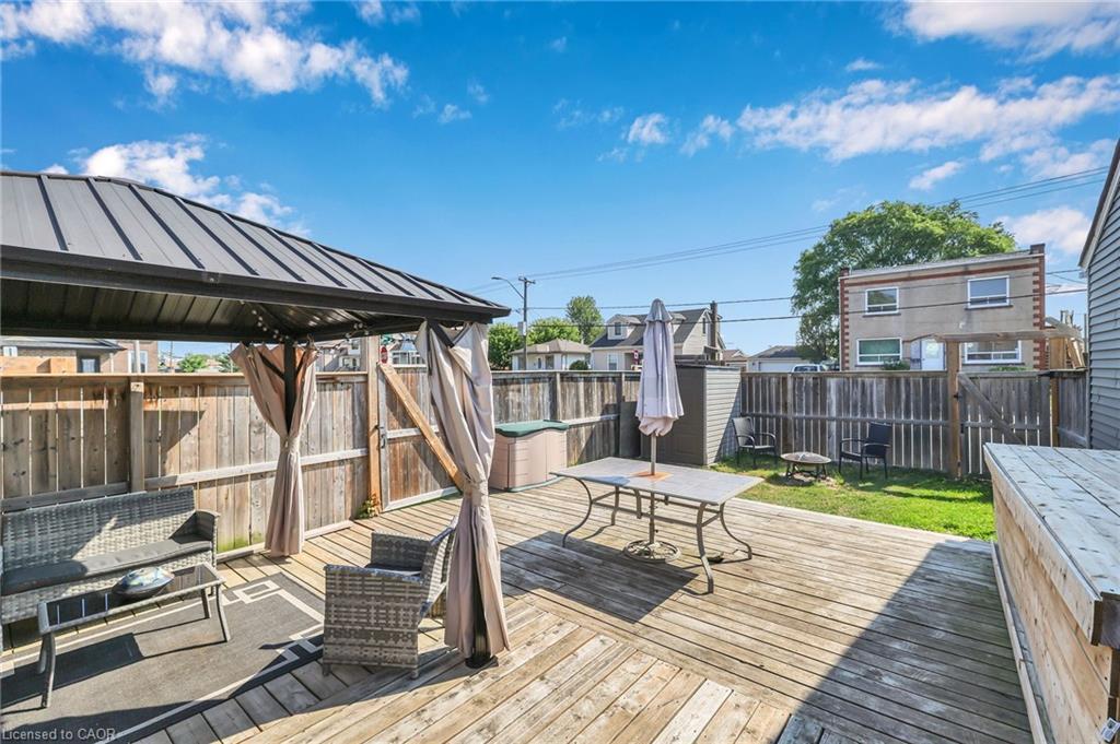 104 Southworth Street, Welland, ON - Outdoor With Deck Patio Veranda