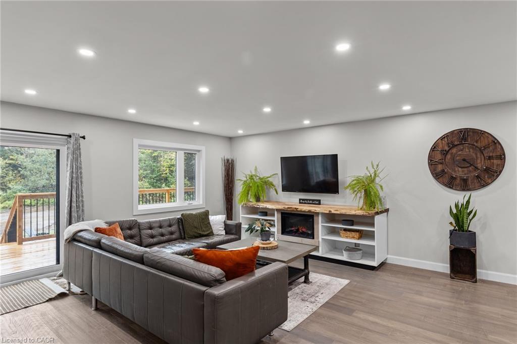 127 Paradise Road, Nipissing, ON - Indoor Photo Showing Other Room