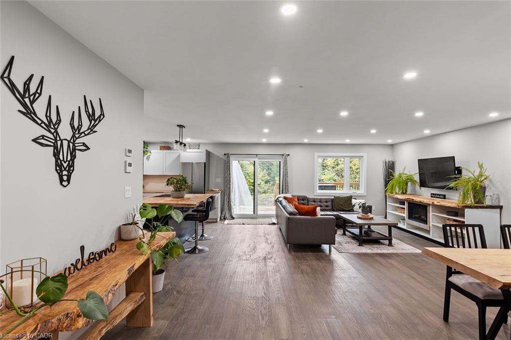 127 Paradise Road, Nipissing, ON - Indoor Photo Showing Other Room