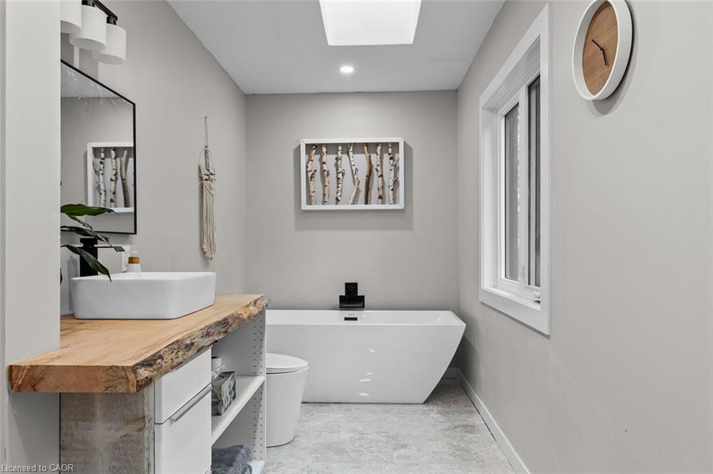 127 Paradise Road, Nipissing, ON - Indoor Photo Showing Bathroom