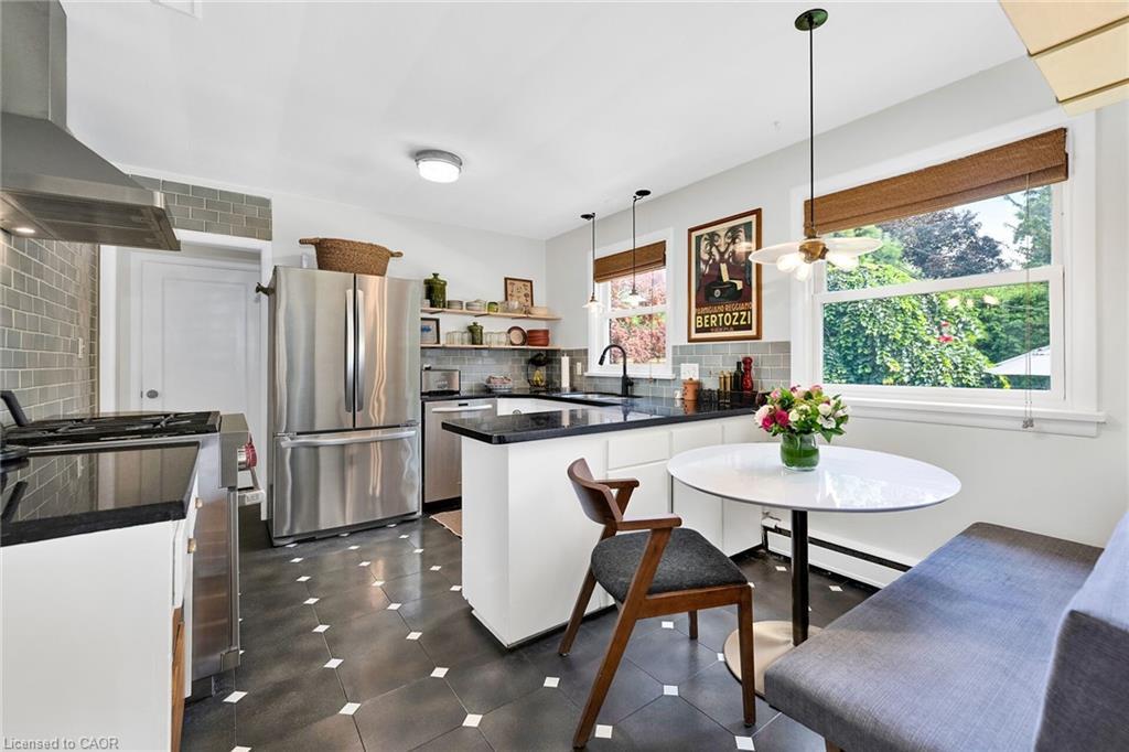 655 Gayne Boulevard, Burlington, ON - Indoor