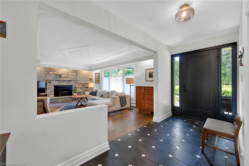 655 Gayne Boulevard, Burlington, ON - Indoor With Fireplace