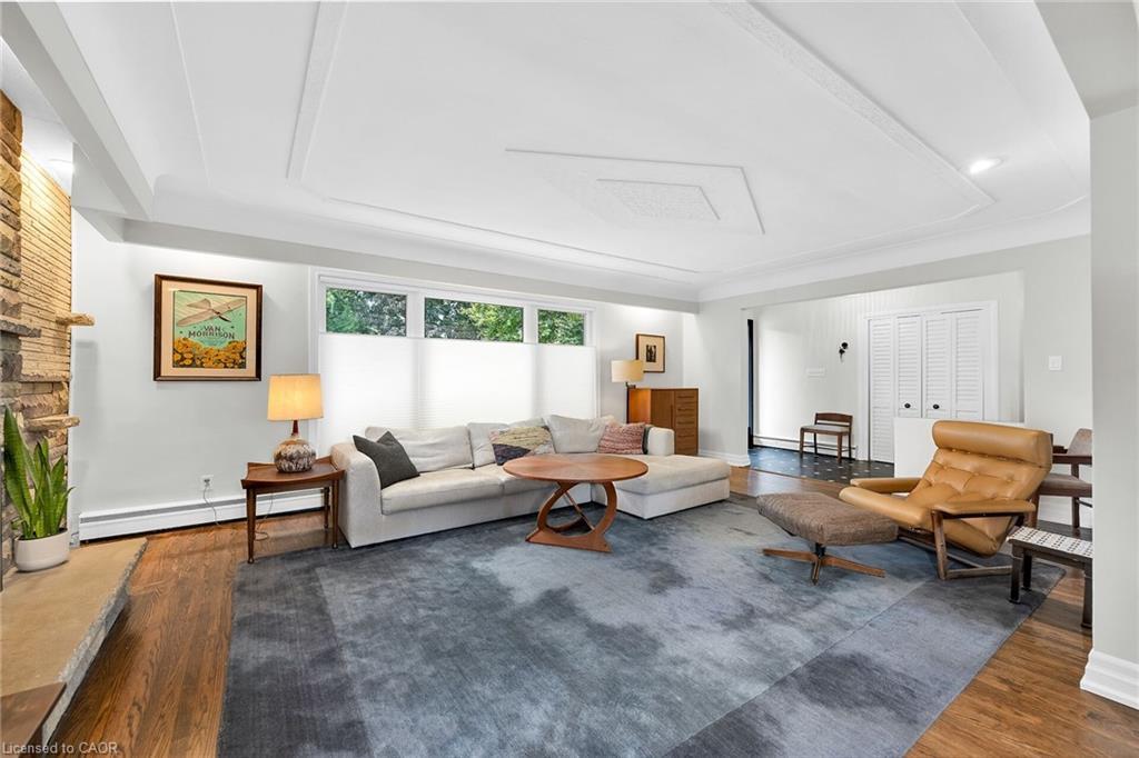 655 Gayne Boulevard, Burlington, ON - Indoor Photo Showing Living Room With Fireplace